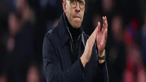 震撼！特鲁姆普92杆独占鳌头，罗伯逊破百次数紧追纪录